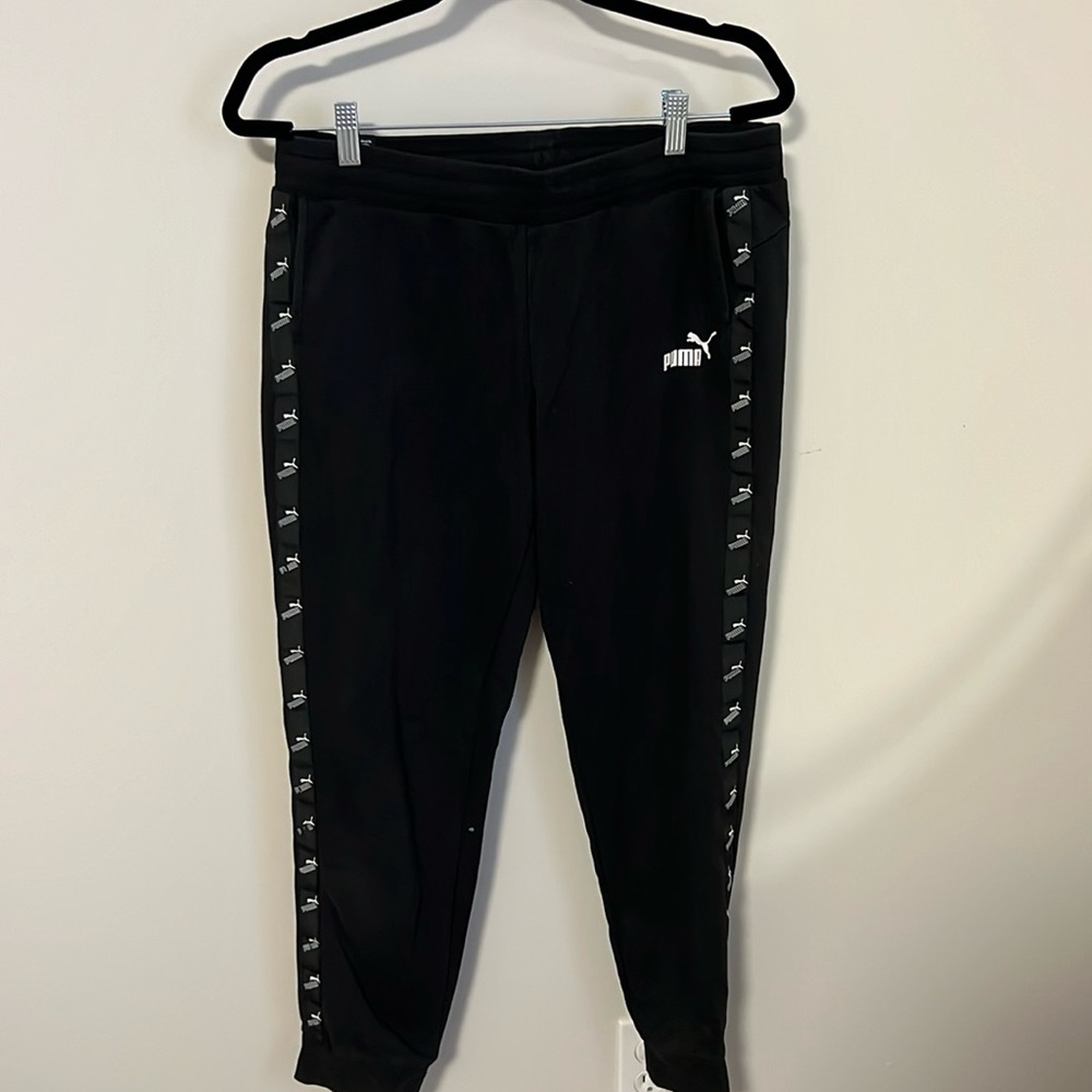 PUMA, women’s black active wear bottoms. Size L.